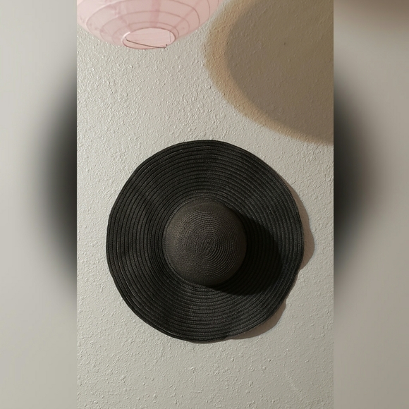 Accessories - Black Floppy Beach Hat